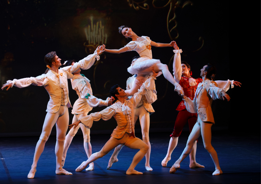 «Блестящий дивертисмент»