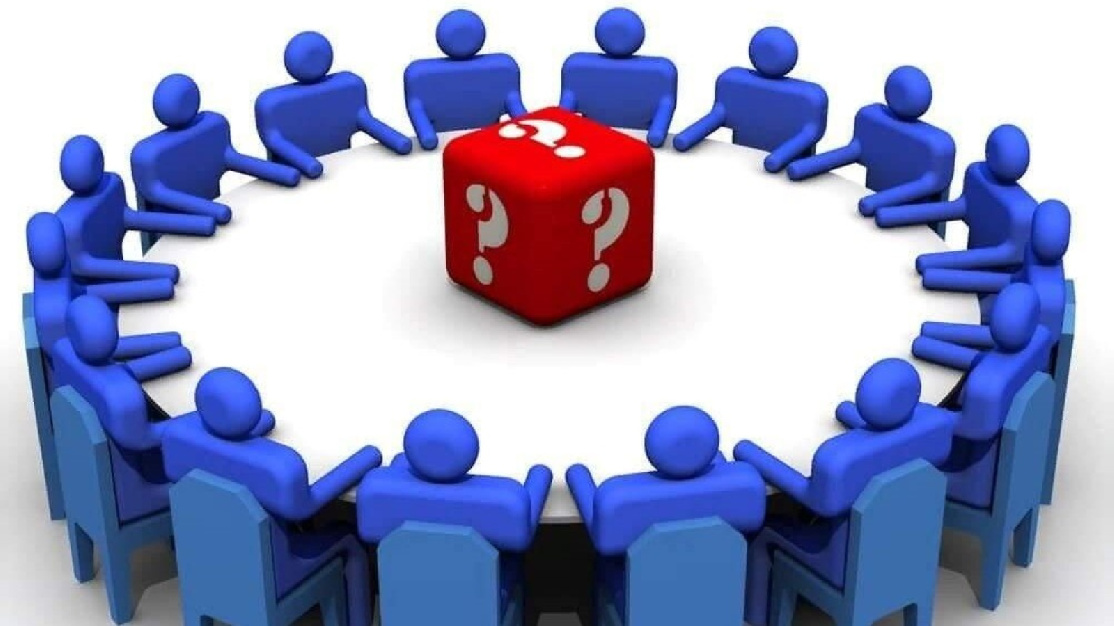 Покупатель в супермаркете. Покупатель у полки магазина. Розничные торговые сети. Электронная коммерция и реклама. А категория объявление.