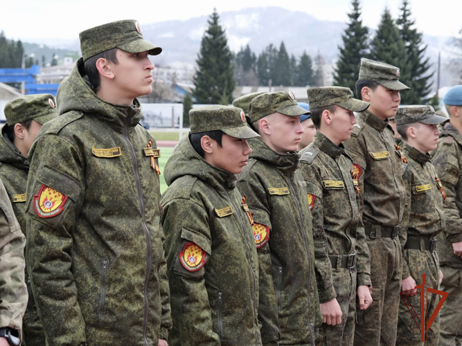 При содействии Росгвардии в Республике Алтай прошла военно-спортивная эстафета для допризывной молодежи