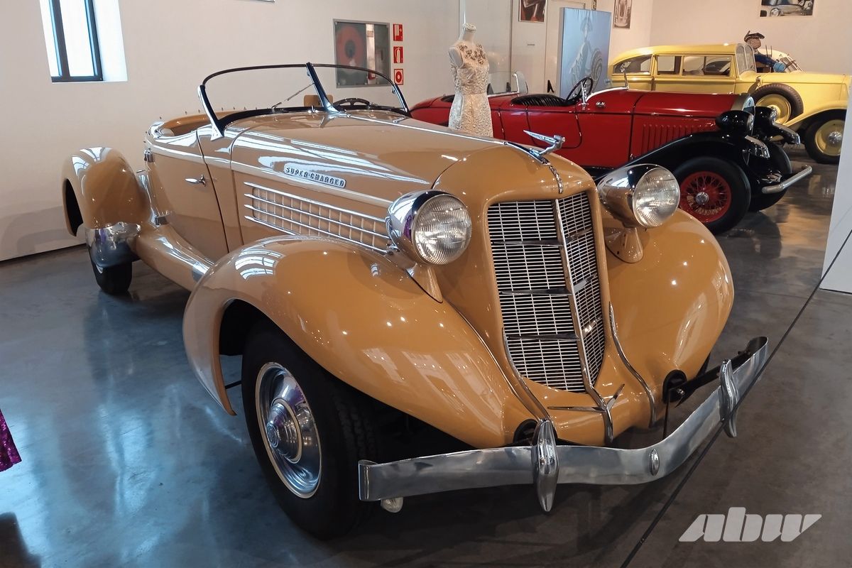 Стиль, мода и ретроавтомобили музея в испанской Малаге: часть вторая