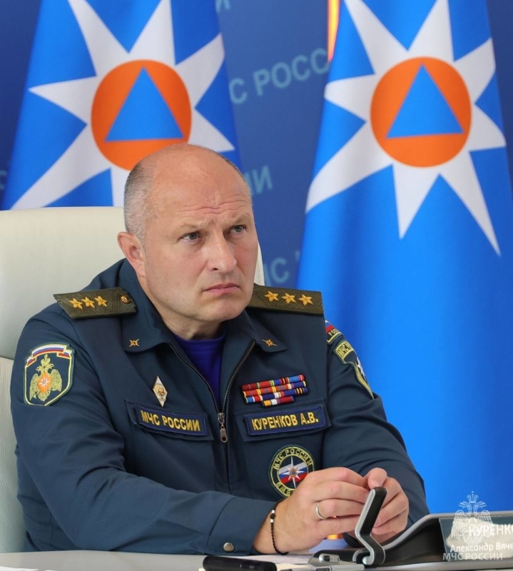 Глава МЧС России Александр Куренков представил личному составу своего заместителя Алексея Кострубицкого