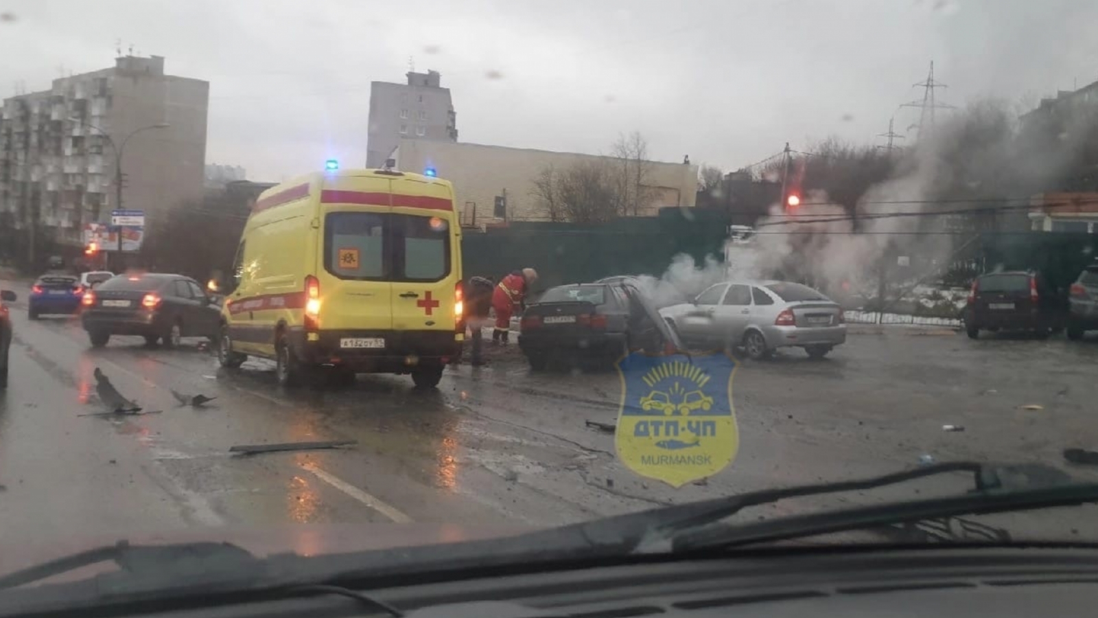 Чп дтп мурманск. Мурманск авария на Пономарева. Видео про столкновение машин.