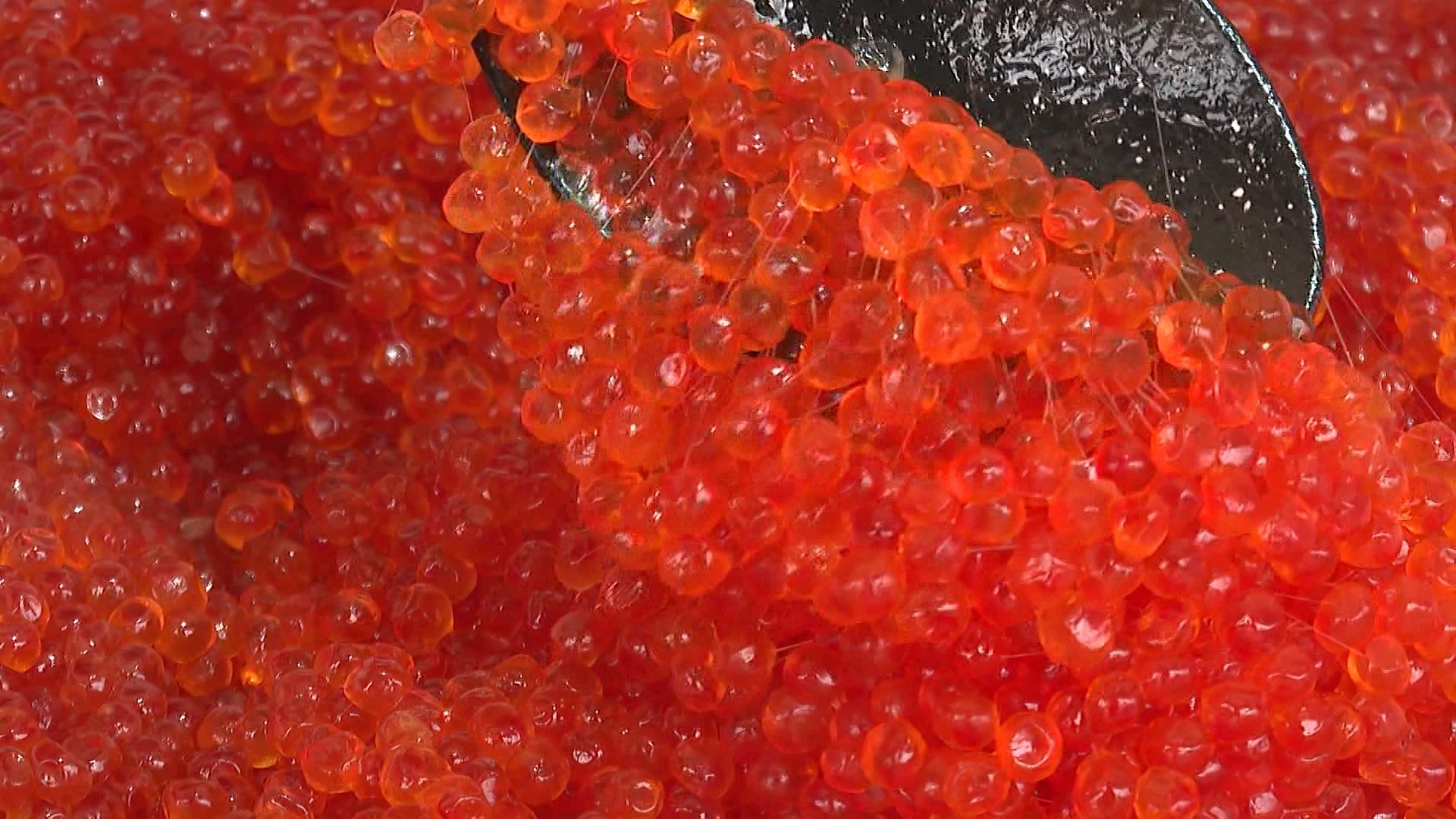 Мошенники продают икорный суп вместо икры накануне Нового года