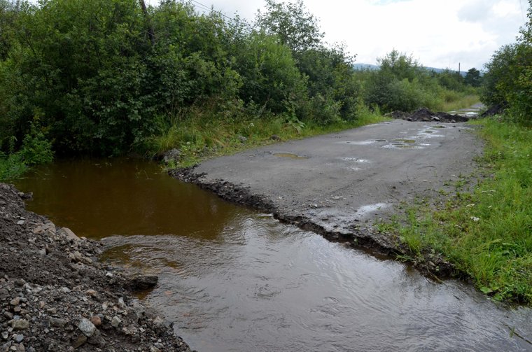 В поселке приняли решение перекопать дорогу на улице Чкалова