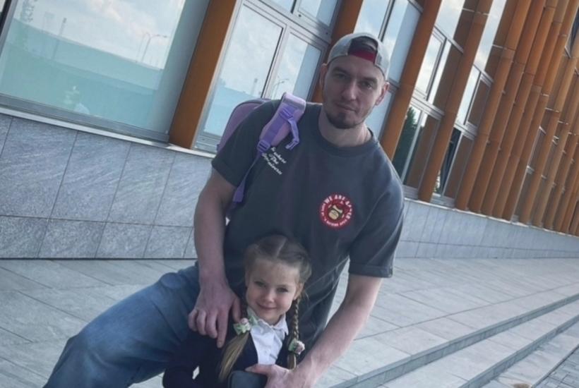 Хоккеист Игорь Макаров с дочкой