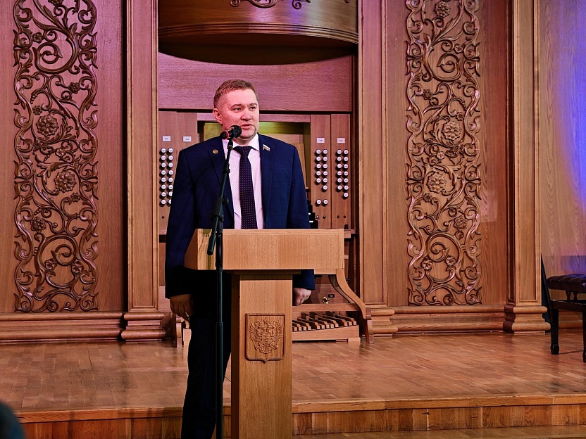 Павел Куликов поздравил сотрудников отраслей связи с Днем радио