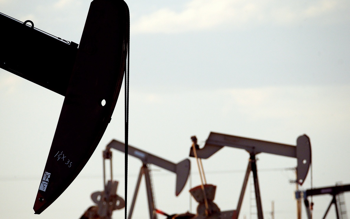 Мировые запасы нефти за апрель сократились на рекордный объем