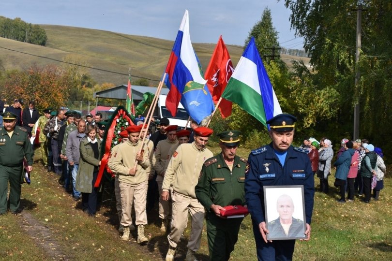 «Погиб, находясь на передовой»: в Башкирии простились с контрактником Вячеславом Семеновым