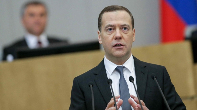 Медведев раскритиковал решение Зеленского запретить оппозиционные партии