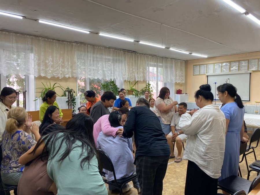 Благотворительный фонд "Старость в радость" проводит в Туве обучение по уходу за пожилыми и нвалидами