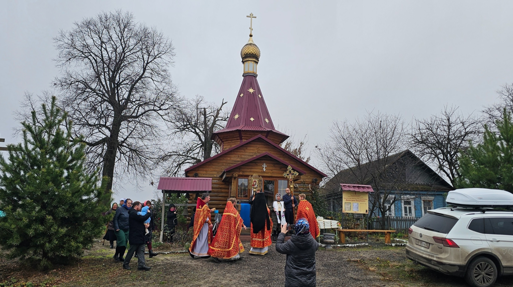 Храм Димитрия Солунского в брянском селе Семцы отметил престольный праздник