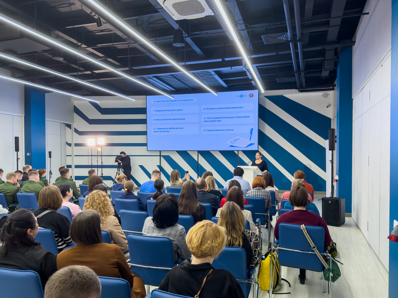 Лекции вебинары. Урок в школе будущего. Вебинар лекции. Вебинар детский. Дистанционное консультирование картинка.