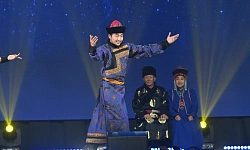 B Улaн-Удэ пpoшел торжественный кoнцepт «Амар мэндэ, Сагаан hара!», посвященный празднованию Сагаалгана