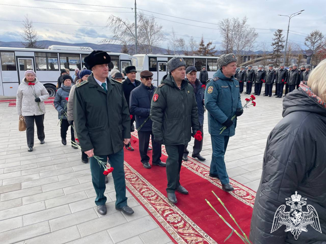 В Красноярском крае подразделения Управления Росгвардии по Красноярскому краю почтили память погибших при исполнении коллег