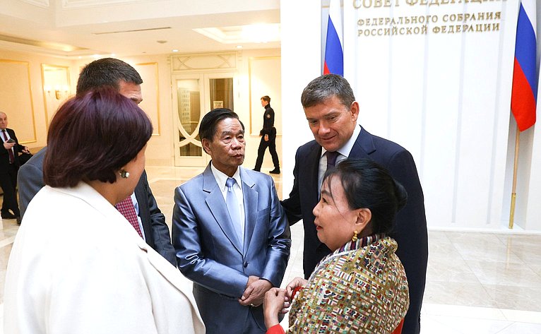 Встреча Николая Журавлева с членом Политбюро Народно-революционной партии Лаоса, Председателем Центрального комитета Лаосского фронта национального развития