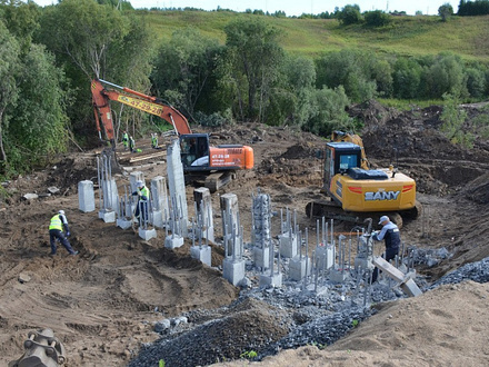 На мосту через Вождоромку ведется замена водопропускных труб