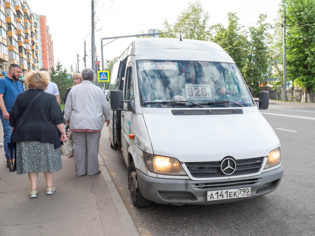 Реутов решает проблему перевозок: на маршруте № 926к появился дополнительный микроавтобус