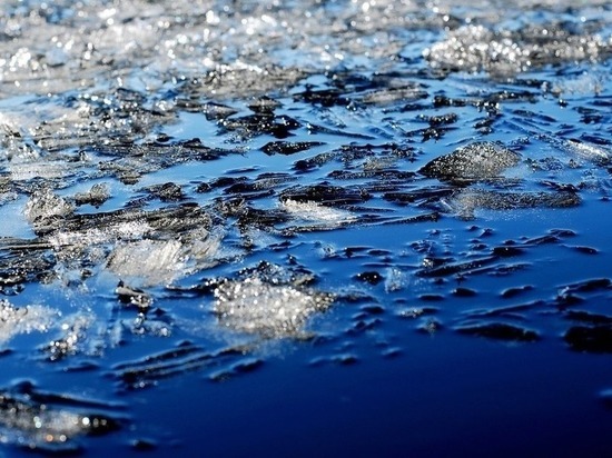 Жителям Карелии запретили разгуливать по замерзшим водоемам Кемского района