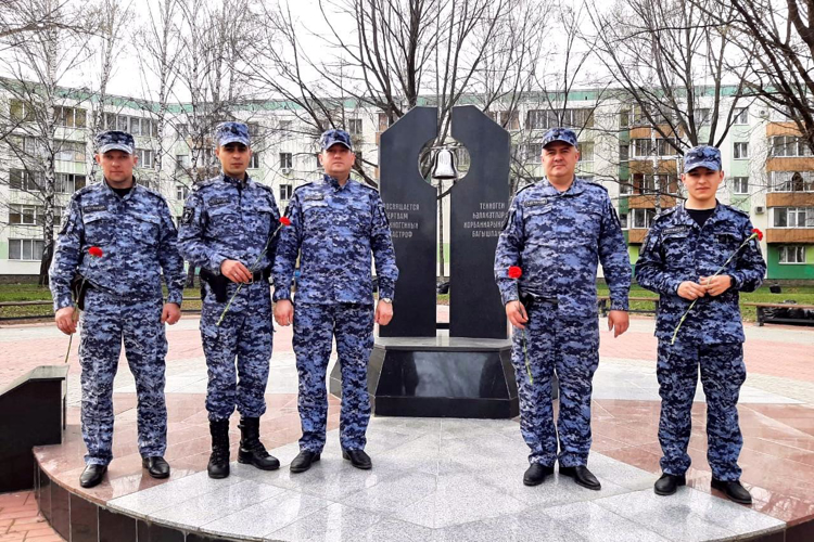 В Татарстане росгвардейцы и ветераны вневедомственной охраны провели мероприятия в память о трагедии на Чернобыльской АЭС