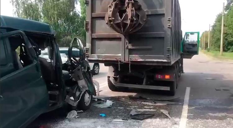 В Белгороде после столкновения «Газели» и КамАЗа пострадали 5 человек