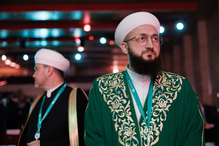 Среди побед Камиля-хазрата можно назвать и то, что стандарты татарстанского ДУМ РТ признали в странах Персидского залива