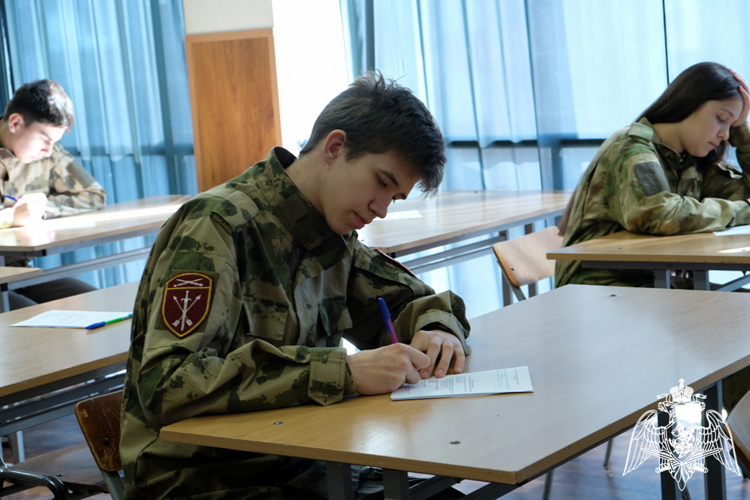 Военно-спортивная игра «Гвардеец» среди профильных классов Росгвардии прошла в Дагестане