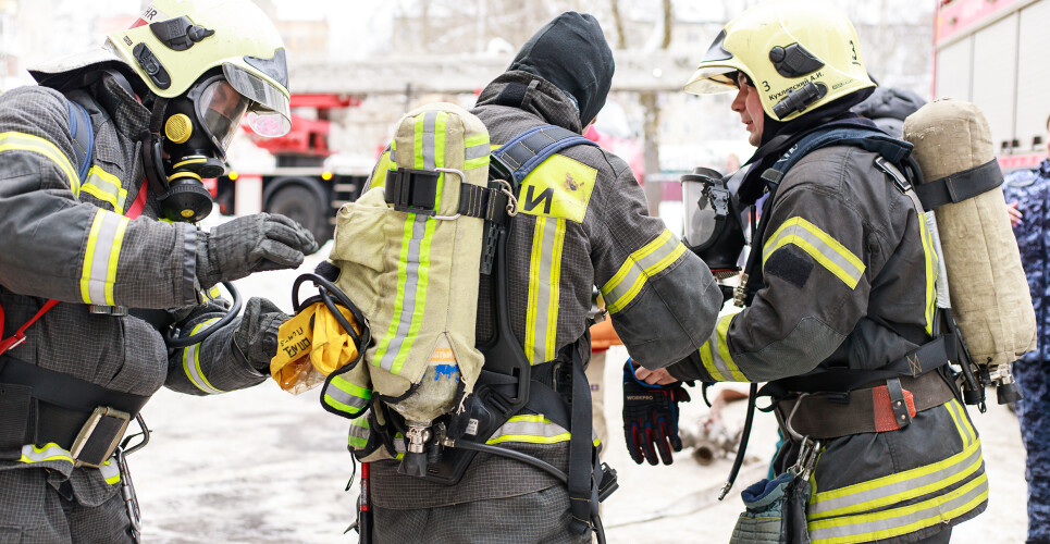 Три бани, два дома и один мусорный бак стали поводами для новгородцев набрать 101