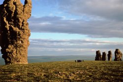 По легендам Маньпупунер охраняет врата в другой мир