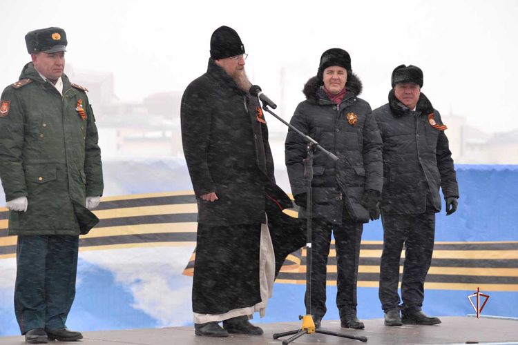 Парадный расчет Росгвардии в столице Ямала принял участие в праздничном марше, посвященном Великой Победе
