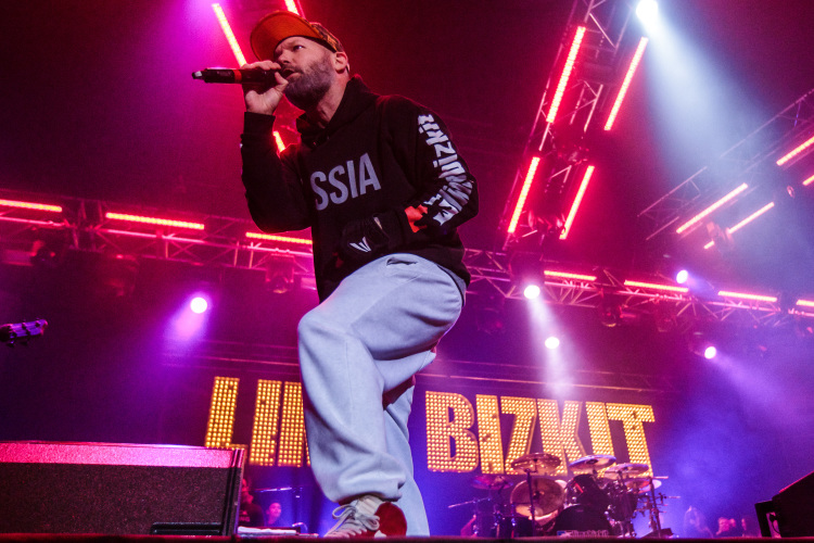 «Размякшее печенье» поднимало публику хитами Rollin', Golden Cobra, Eat You Alive и, разумеется, бессмертной Behind Blue Eyes