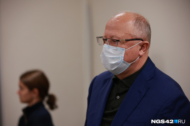 На первые заседания в суде по уголовному делу Федяев приходил в маске