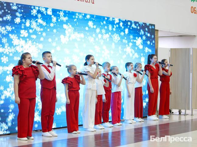 В Белгороде наградили победителей и призёров региональных конкурсов среди педагогов - Изображение 1