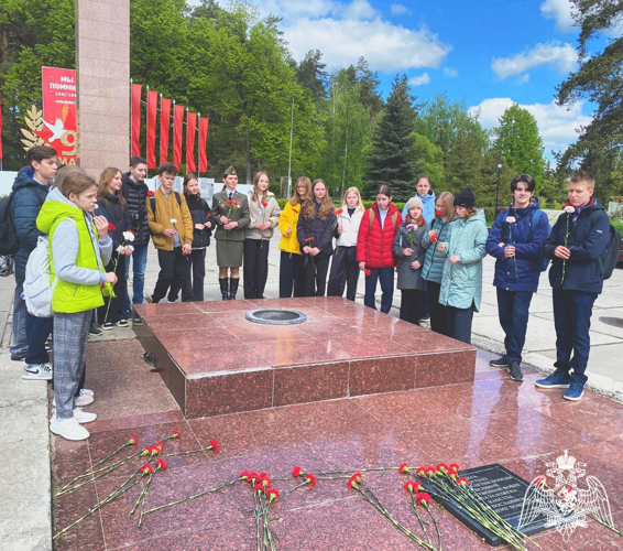 Военнослужащие Росгвардии поздравили с Днем Победы жительницу Димитровграда, имеющую статус «Дети войны»