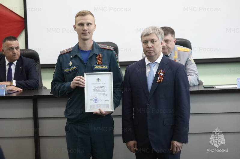 Сотрудников и ветеранов противопожарной службы региона поздравили с профессиональным праздником