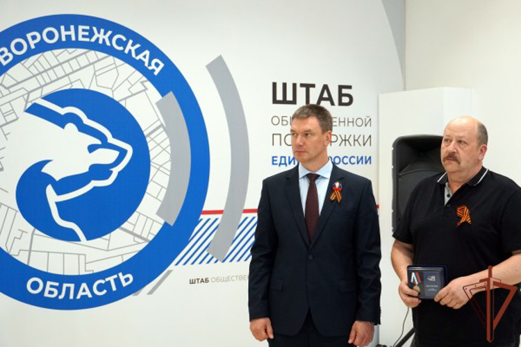 В Воронеже родителей росгвардейцев наградили общественными наградами «Отец солдата»