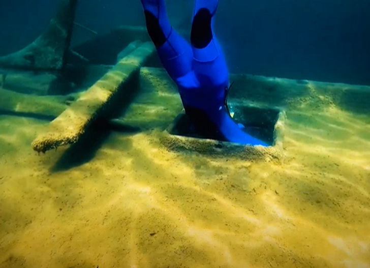 Титаник корабль под водой сейчас. Почему титаник не достали со дна. Титаник со дна. Почему титаник не поднимают со дна. Почему титаник не достали со дна.