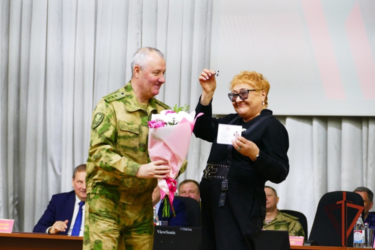 Командующий Сибирским округом Росгвардии вручил ведомственные награды журналистам Томской области (видео)