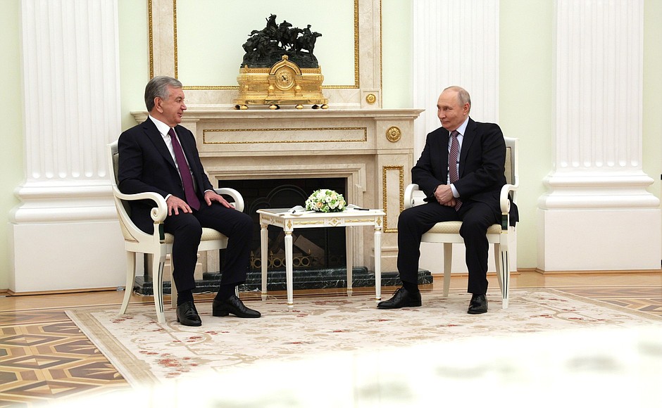 С Президентом Узбекистана Шавкатом Мирзиёевым.