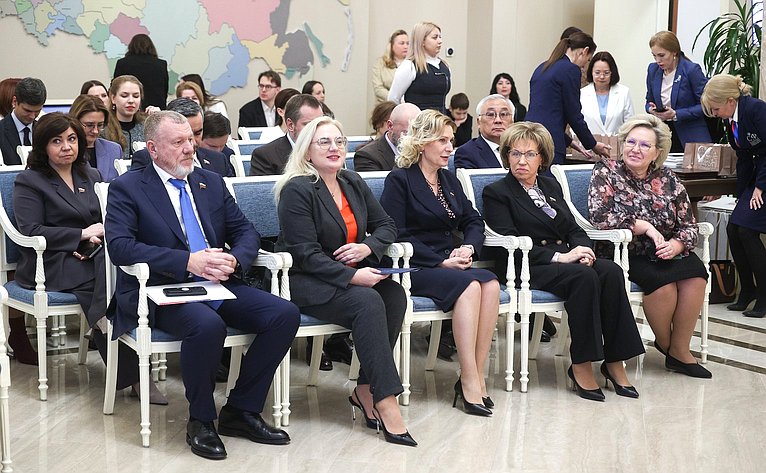 Торжественное открытие выставки лучших работ VII Всероссийского конкурса ватного мастерства «Россия многоликая: героический эпос», приуроченного к Году защитника Отечества в России, и награждение победителей конкурса