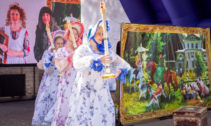 Погрузиться в атмосферу дворянской усадьбы приглашают ярославцев в Карабихе