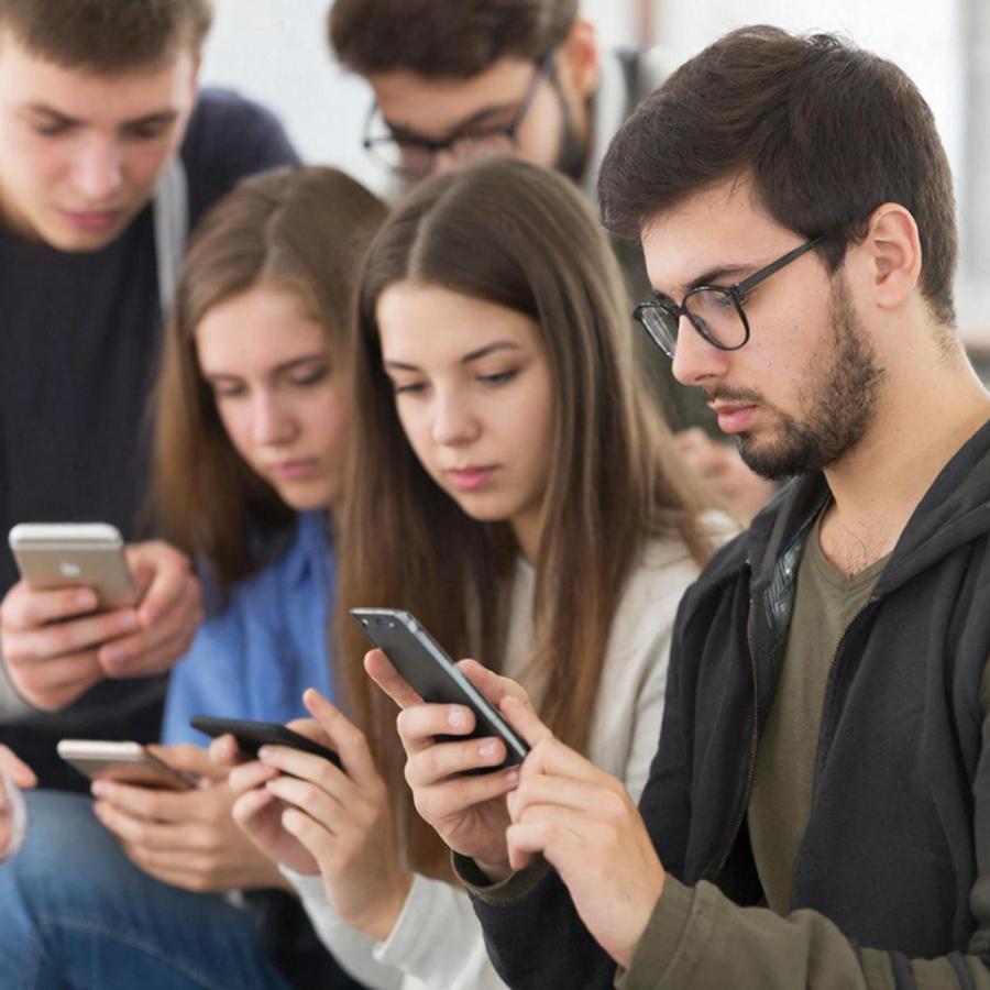 фото: Kandinsky | Минцифры опять меняет вход на «Госуслуги»