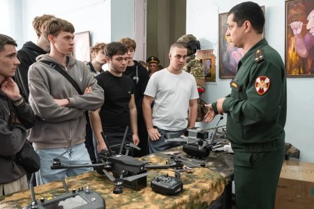 Саратовские курсанты и герои СВО сразились в  интеллектуальной игре «Мы помним! Мы гордимся!»
