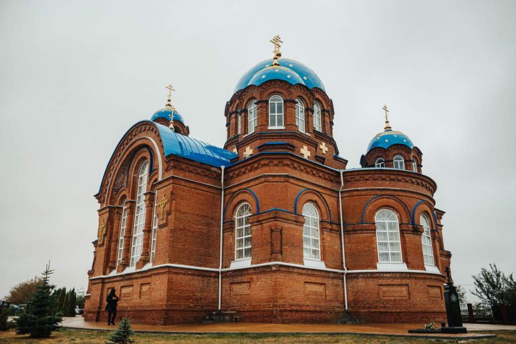 В Курской области после реставрации освятили храм Покрова Пресвятой Богородицы