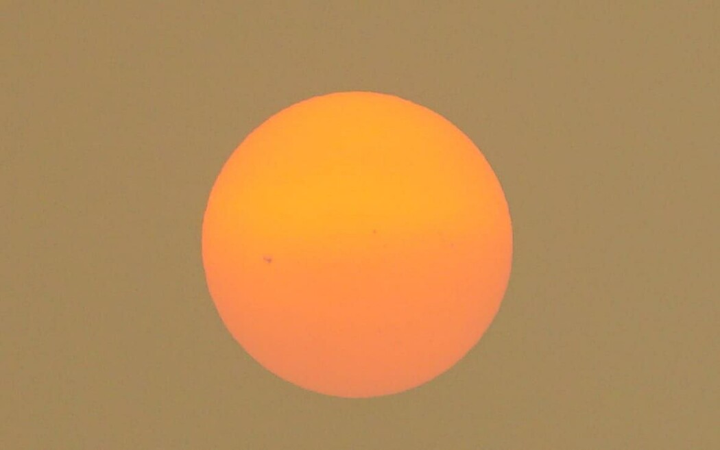 Солнце странного цвета. Астрахань солнце. Солнце странного цвета. Два солнца на небе. Солнце.