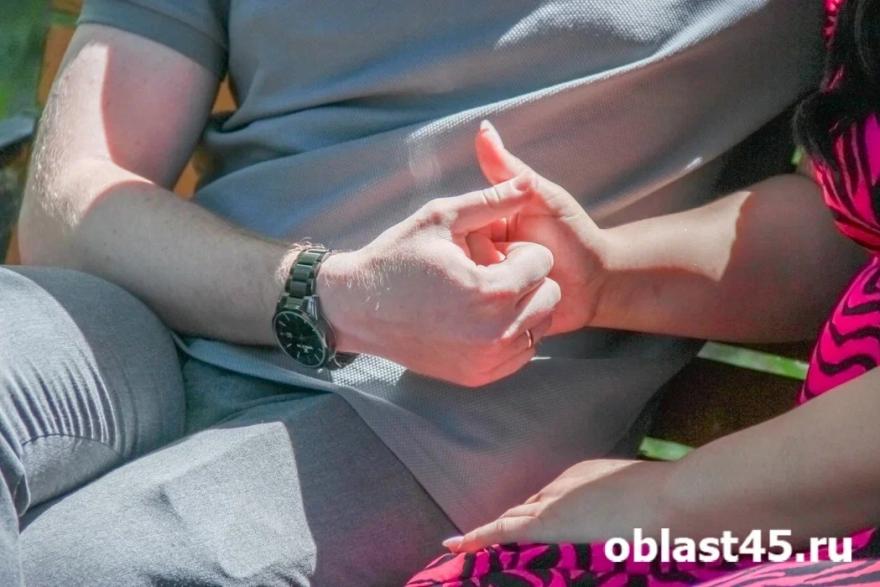 В Курганской области мужчинам платят в среднем на 30 тысяч больше, чем женщинам
