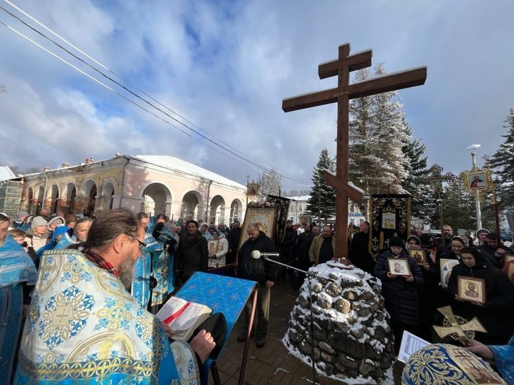 Вышний Волочек отметил свой главный праздник общегородским крестным ходом