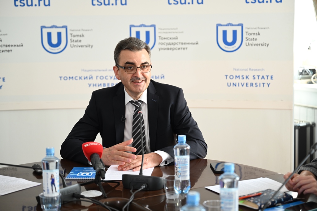 Галажинский томск ректор тгу. Ректор томского государственного университета. Галажинский томск ректор тгу. Галажинский эдуард владимирович тгу. Ректор томского государственного университета.