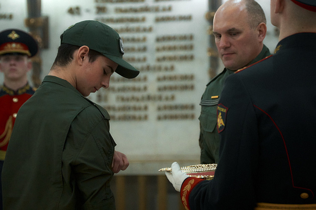 Лучшие волгоградские курсанты центра «ВОИН» получили знаки отличия