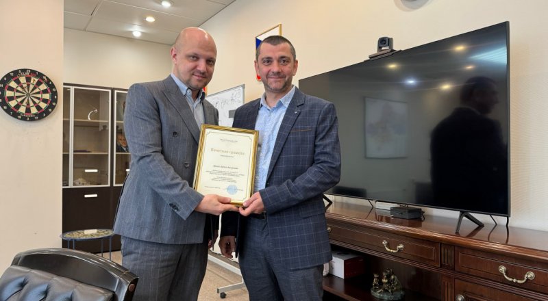 Генеральный директор АО «Мострансавто» Дмитрий Абаренов поблагодарил водителя за честность