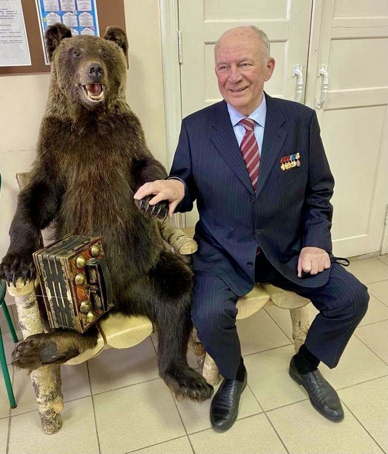 Бывший губернатор Вологодской области сфотографировался с медведем